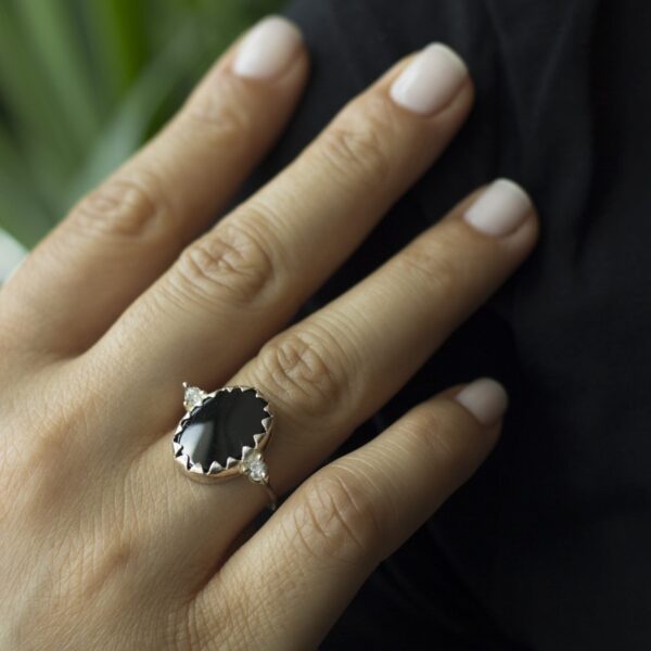 Oval Onyx Yüzük / El işçiliğiyle hazırlanmış Gümüş Yüzük / Studio Mirage*