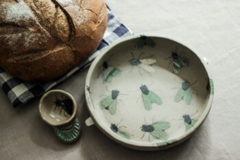 El Yapımı Stoneware Seramik Tabak – “Sinekli Bahar” :)