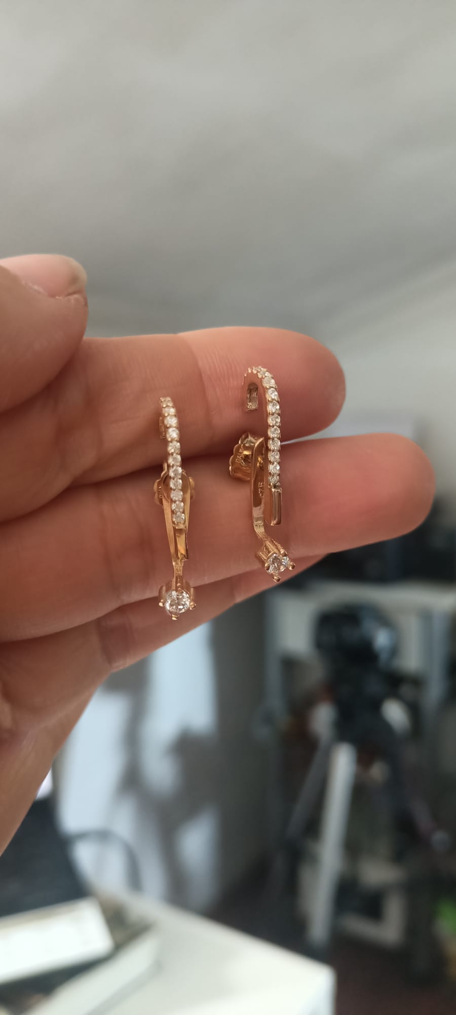 Zirkon Taşlı Kancalı Mini Küpe – Gümüş Üzeri Altın Kaplama