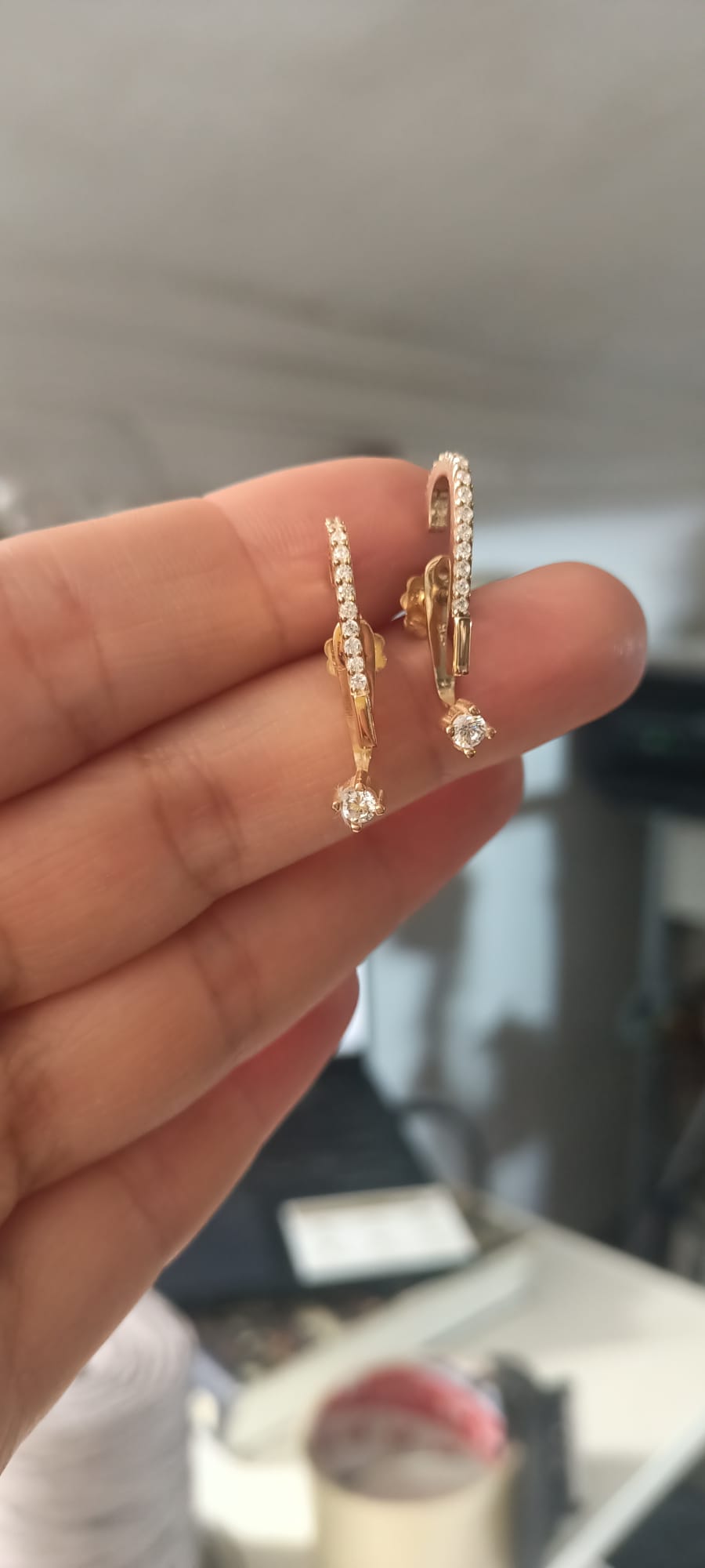 Zirkon Taşlı Kancalı Mini Küpe – Gümüş Üzeri Altın Kaplama