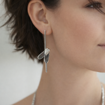 Antik Minimal Sinek Küpe | 925 Ayar Gümüş Modern Tasarım