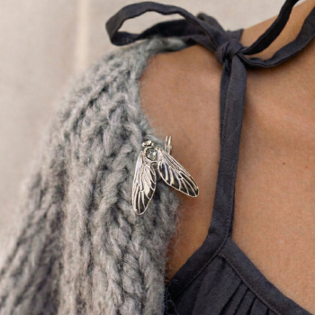 925 Ayar Gümüş Kanatlı Broş – Minimalist ve Vintage Ruhlu El Yapımı Yaka İğnesi